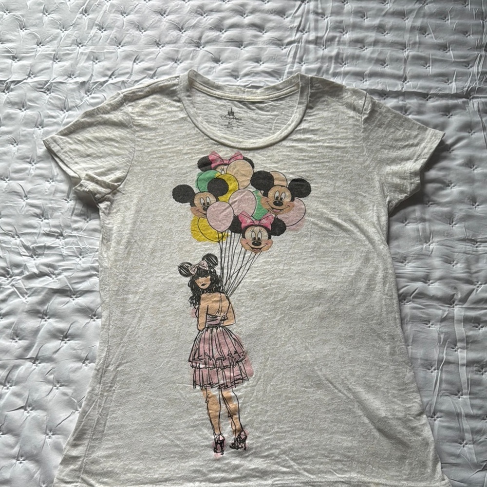 Disney ladies White Graphic T-Shirt
Never worn